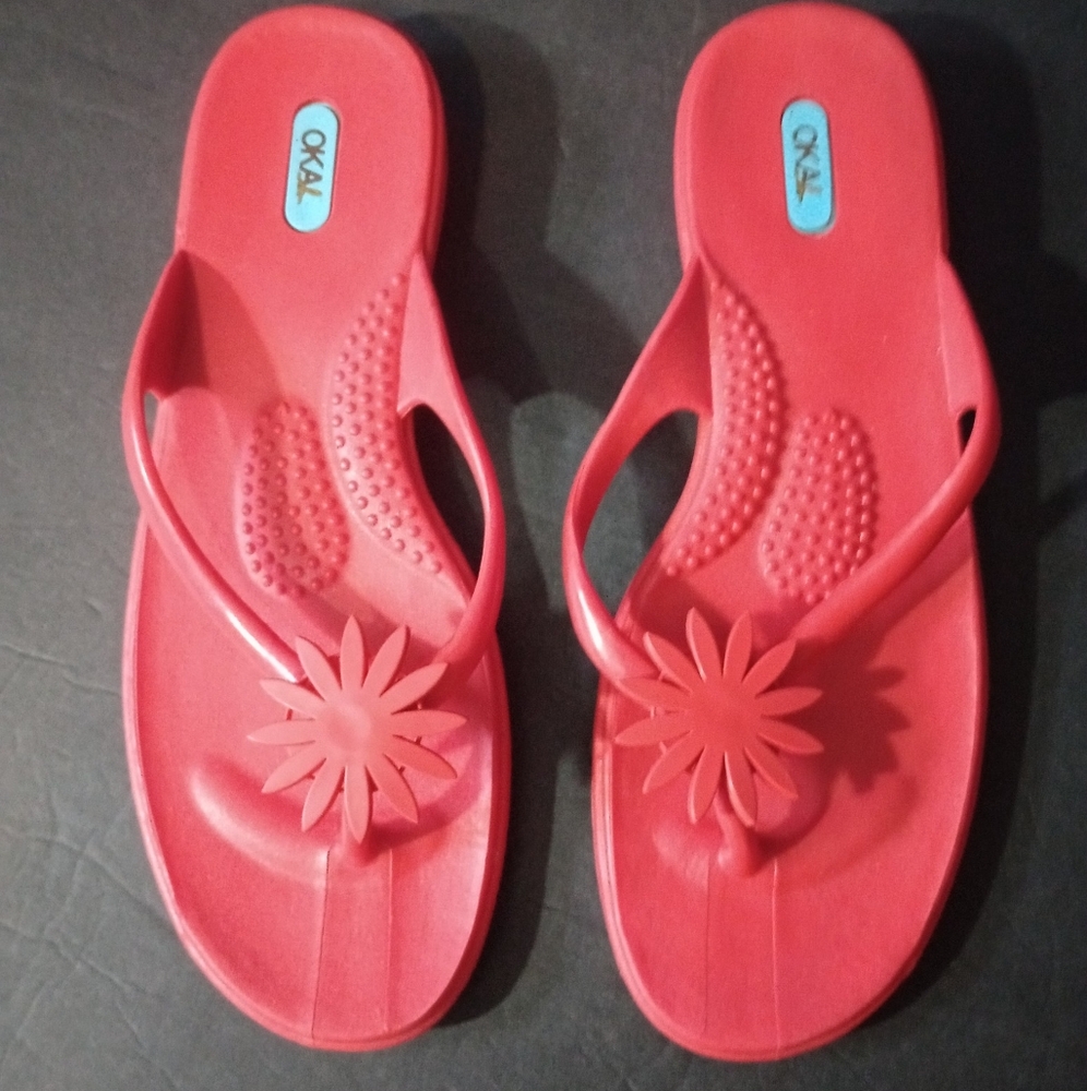 OKAL Women's Red/Pink Rubber Sandles with a Floral Accent- Size L(9/10)